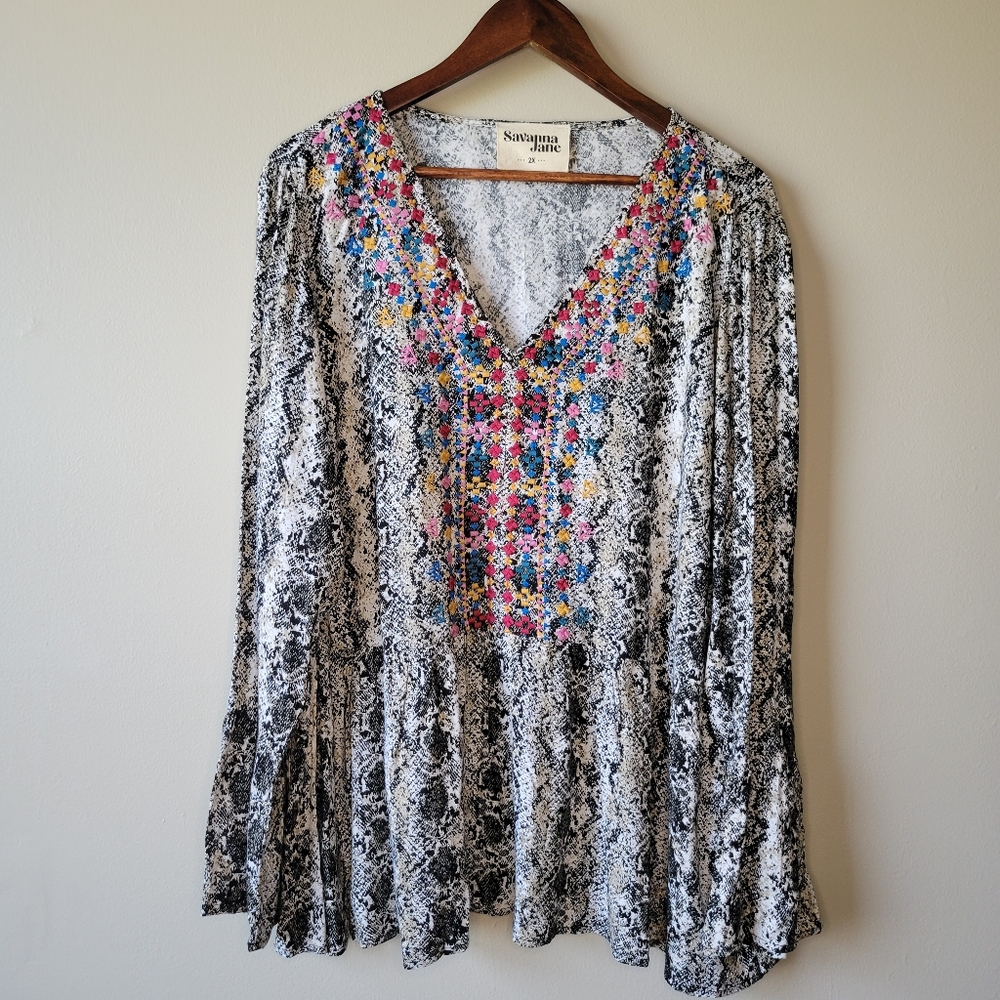 Savanna Jane Women's Size 2X Tunic Snake Print Embroidered Blouse Bell Sleeves